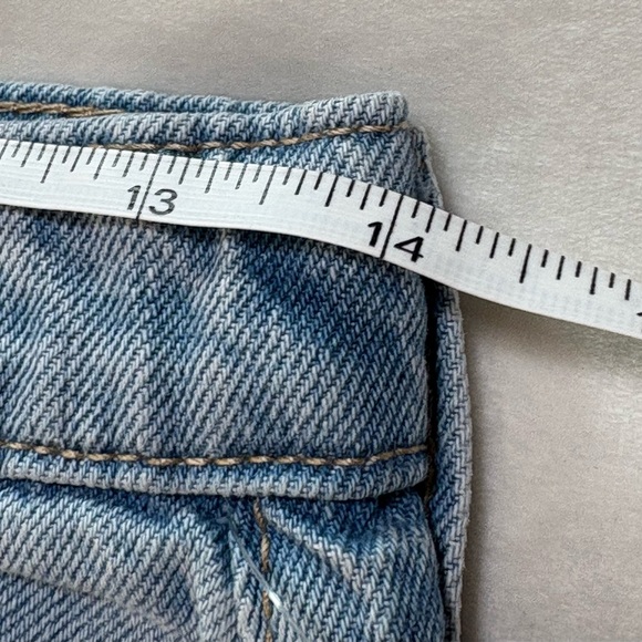 Old Navy High Rise Baggy Wide Leg Jeans Women’s 14 Light Wash Distressed Raw Hem - Picture 3 of 7